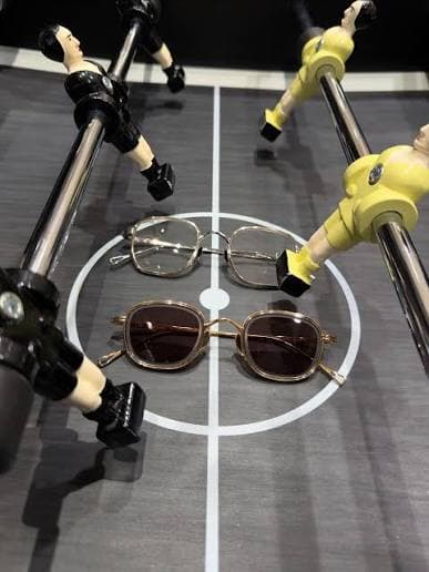 Montures solaires et optiques présentées dans la boutique Guy Boutros